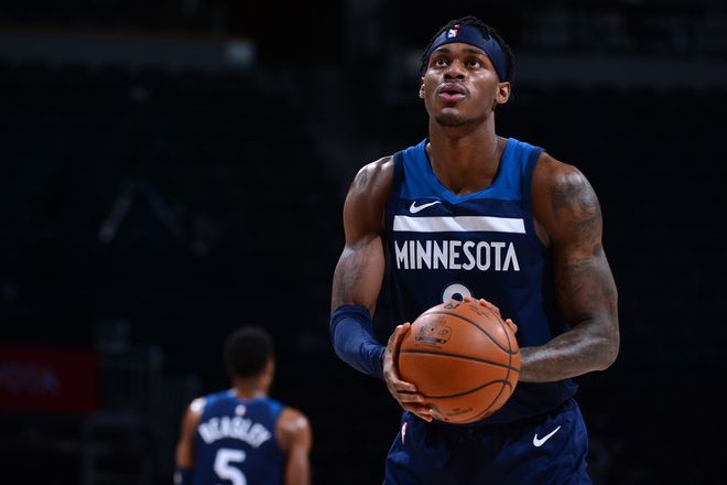 欧冠赛场精彩瞬间：皇马主场2-0取胜,（欧冠之夜高光时刻：皇马主场2比0告捷）