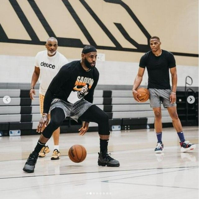 里尔老板：乔纳森不是典型9号球员，预料到他会遇到一些困难（里尔主帅：乔纳森并非传统9号，早知他会遭遇挑战）