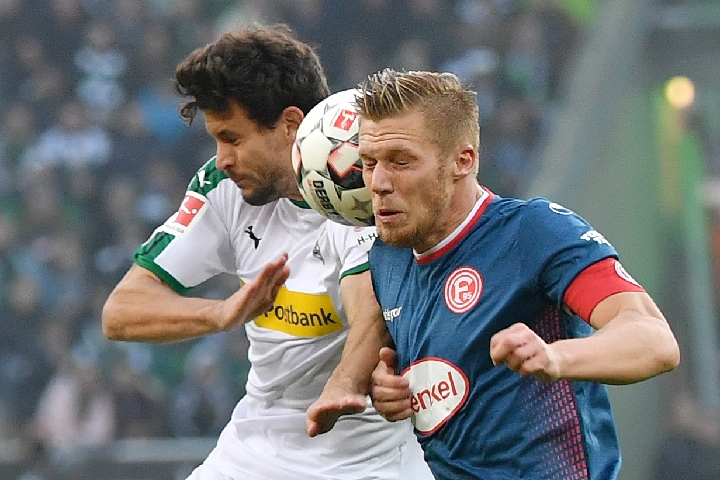 巴黎圣日耳曼姆巴佩连续两场进球（巴黎圣日耳曼前锋姆巴佩连场破门）