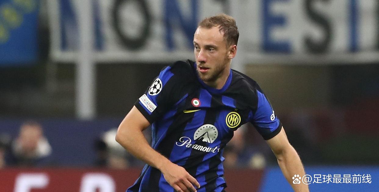 鲁尼：我不太喜欢吃烤肉，宁可吃火腿、鸡蛋和薯条（鲁尼：烤肉不对胃口，我更偏爱火腿、鸡蛋和薯条）