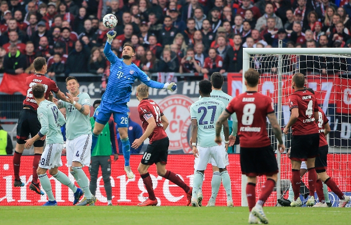 常州举办足球音乐晚会，黄紫昌夫妇甜蜜献唱《小酒窝》（常州足球音乐之夜：黄紫昌夫妇深情合唱《小酒窝）