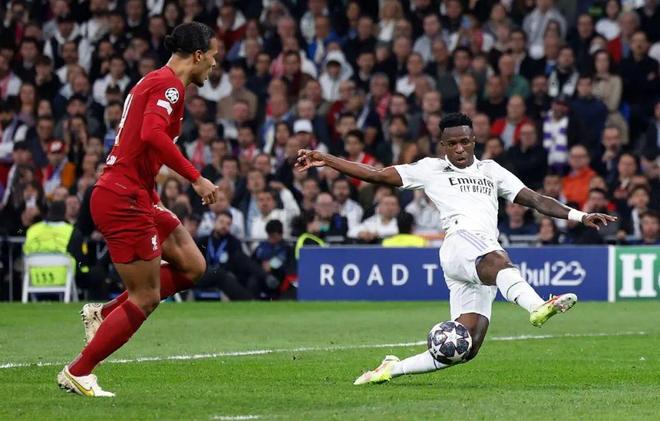 足球欧联杯再次上演进球大战，球迷直呼过瘾（欧联杯再掀进球狂潮，球迷大呼过瘾）