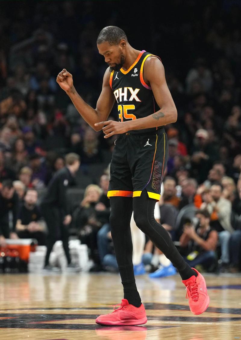 科克：不管踢几分钟都要发挥重要作用，接受分配给自己的角色（科克：无论出场多久都要贡献价值，服从球队角色安排）