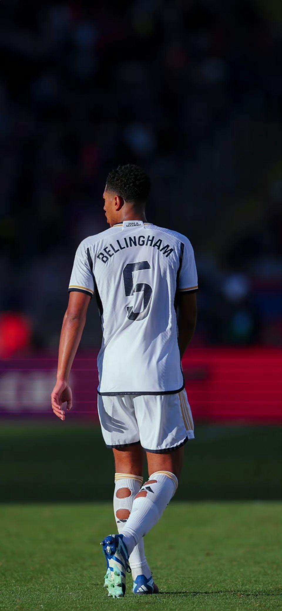 镜报：多特想明年夏天签桑乔，但后者必须接受大幅降薪（镜报：多特有意明夏签回桑乔，前提是他同意大幅降薪）